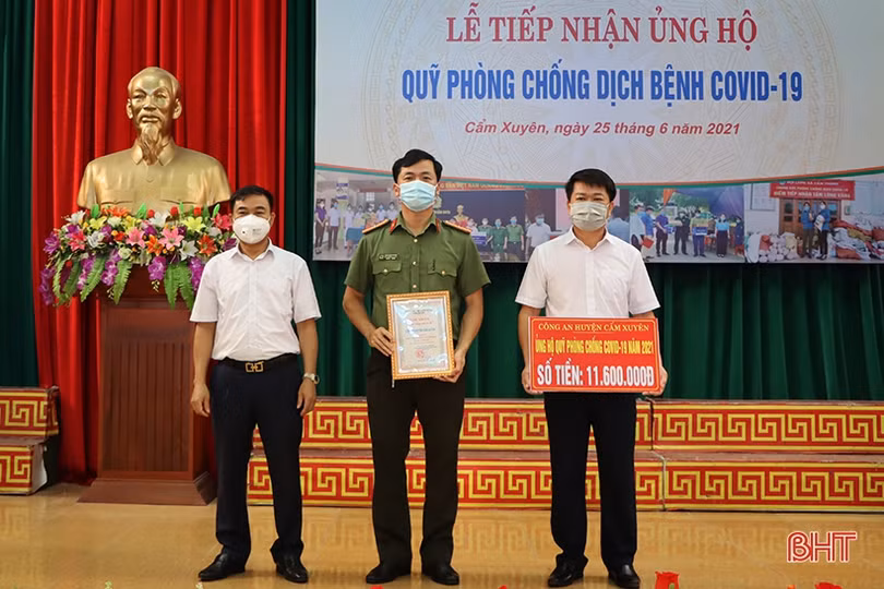 Cẩm Xuyên tiếp nhận hơn 3 tỷ đồng ủng hộ Quỹ Phòng, chống dịch bệnh Covid-19