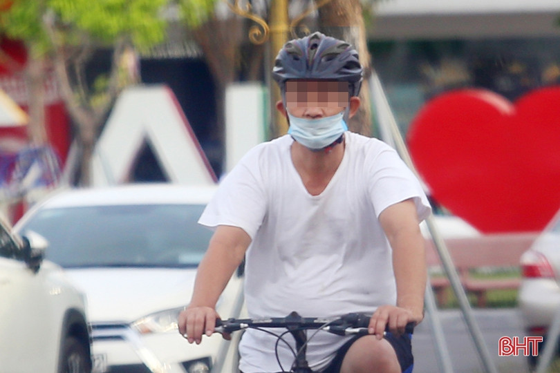 TP Hà Tĩnh: Cần đeo khẩu trang đúng quy định khi tập thể dục nơi công cộng