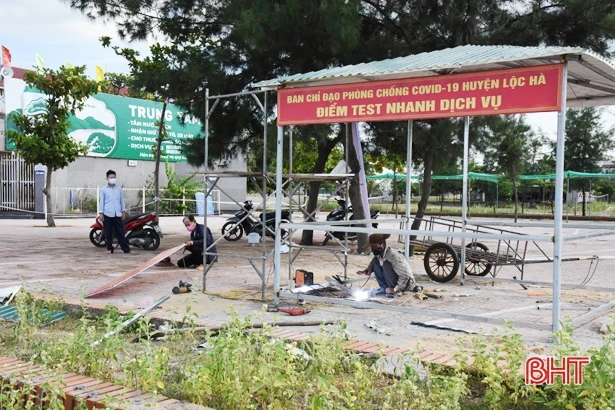 Phố biển Lộc Hà vắng vẻ trong chiều đầu tiên mở cửa trở lại