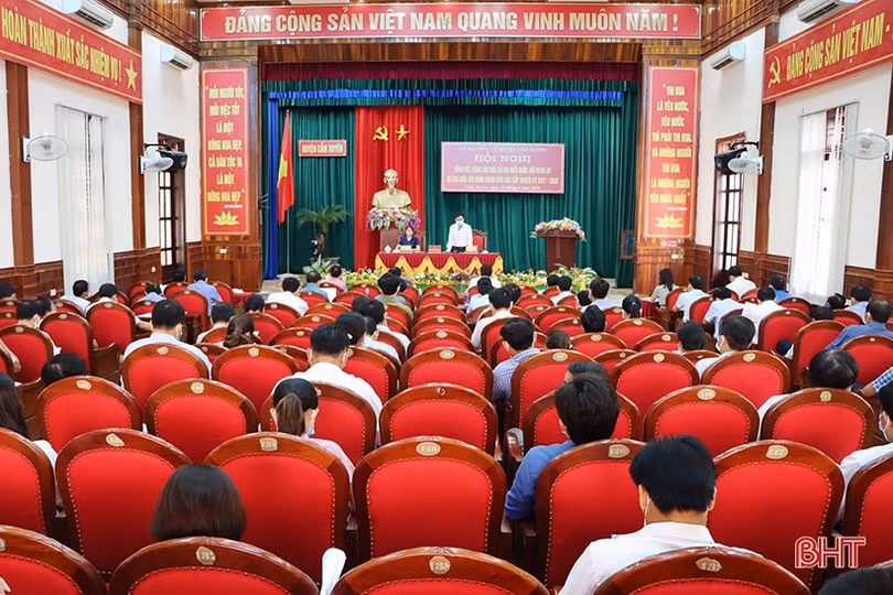 Cẩm Xuyên khen thưởng 61 tập thể, cá nhân trong công tác bầu cử