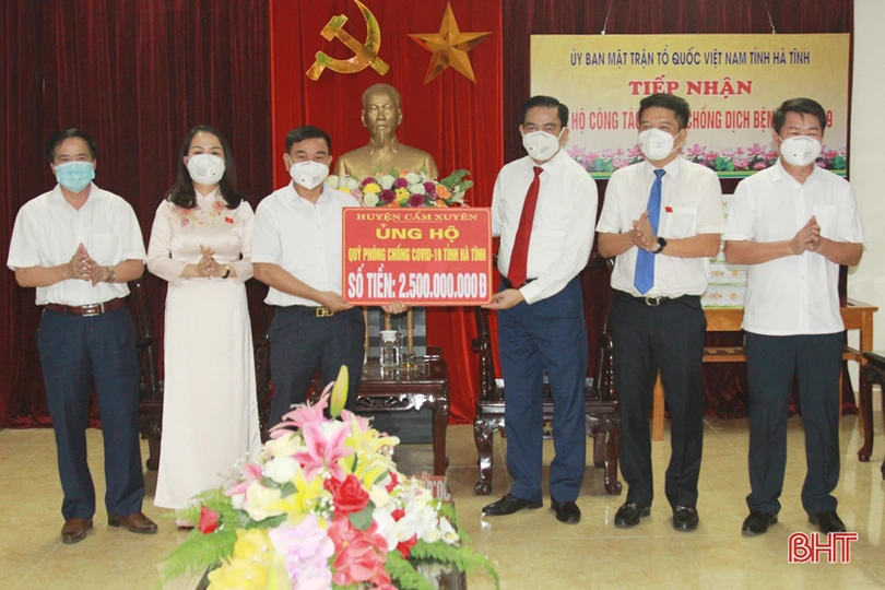Hà Tĩnh tiếp nhận thêm hơn 3,3 tỷ đồng ủng hộ công tác phòng, chống dịch