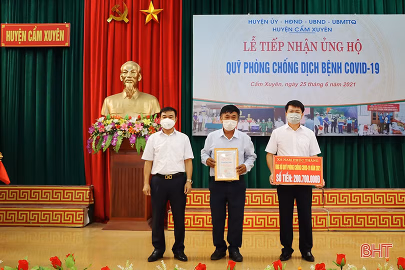 Cẩm Xuyên tiếp nhận hơn 3 tỷ đồng ủng hộ Quỹ Phòng, chống dịch bệnh Covid-19