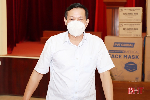 Một người con Nghi Xuân trao 100 triệu hỗ trợ phòng, chống dịch Covid-19