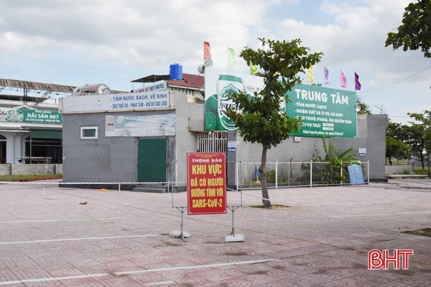 Phố biển Lộc Hà vắng vẻ trong chiều đầu tiên mở cửa trở lại