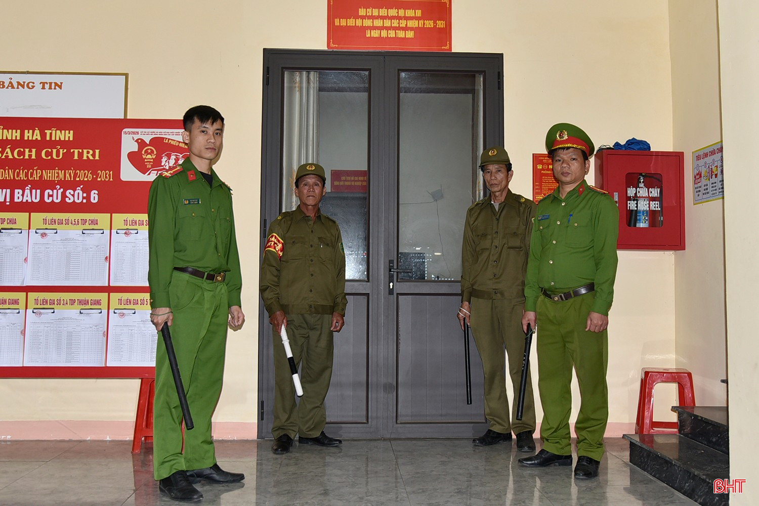 Công tác đảm bảo an ninh nghiêm ngặt trong thời gian các tổ bầu cử thực hiện kiểm phiếu.