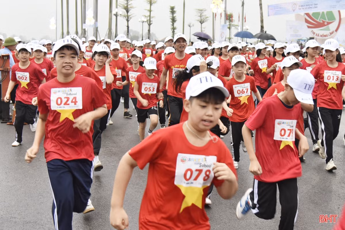 Các vận động viên tham gia 2 nội dung, chạy ở cự ly 1km: S-Race Family (học sinh cấp tiểu học và phụ huynh) và S-Race School (học sinh và giáo viên).