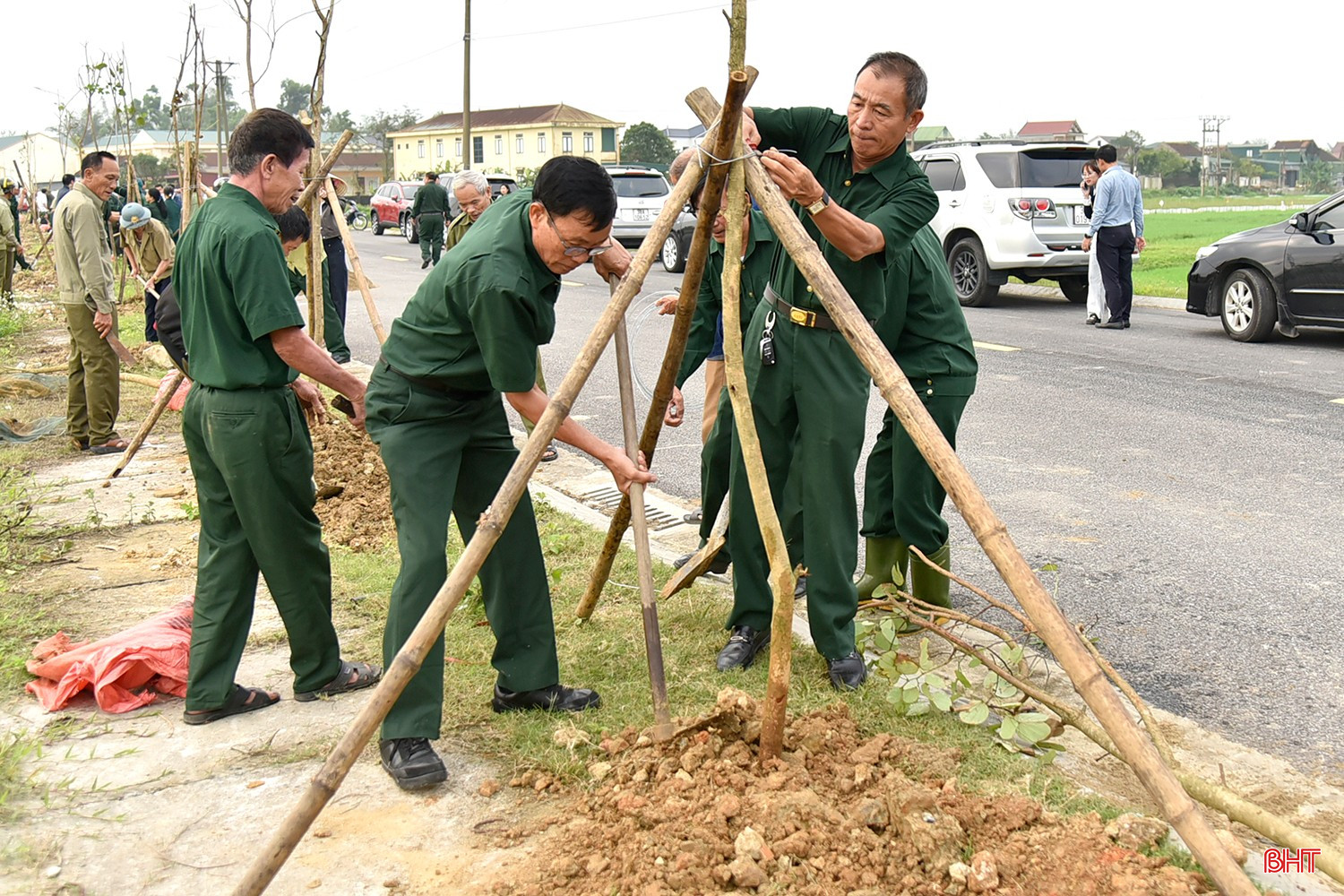 Năm 2026, phường Bắc Hồng Lĩnh phấn đấu trồng 20.300 cây xanh các loại, trong đó tập trung trồng trên diện tích 6,7 ha tại TDP Xuân Lam 5 và TDP 2; đồng thời trồng phân tán tại các tuyến đường, khuôn viên cơ quan, trường học, nhà văn hóa và khu dân cư.