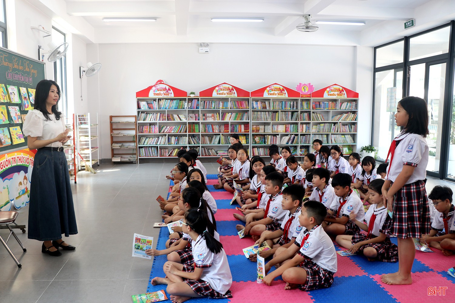 Trong tiết học tại thư viện, sau đọc sách, học sinh được trải nghiệm nhiều hoạt động như: kể chuyện theo sách, hoạt cảnh, viết cảm nhận, vẽ tranh…