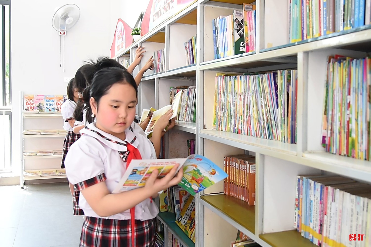 Em Bùi Hoàng Khánh Linh (lớp 5B, Trường Tiểu học Tân Giang) chia sẻ: “Những hoạt động sau khi đọc sách giúp em nhớ bài lâu hơn và thêm yêu việc đọc sách mỗi ngày".