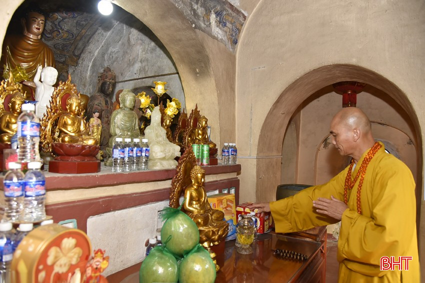 Inside Thuong Tinh is built with a familiar dome, often seen in Vietnamese temples. bqbht_br_dt-dsc1320.jpg