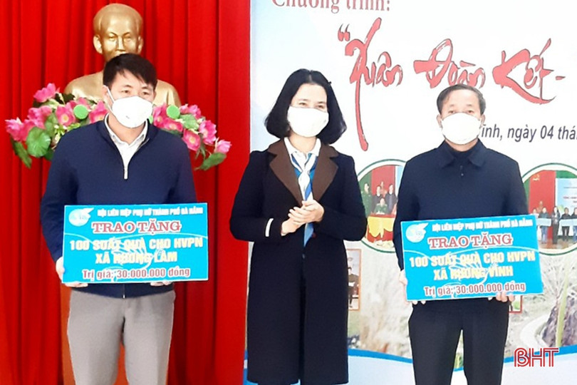 Xây nhà, trao quà cho phụ nữ khó khăn vùng biên Hà Tĩnh