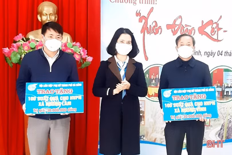 Xây nhà, trao quà cho phụ nữ khó khăn vùng biên Hà Tĩnh