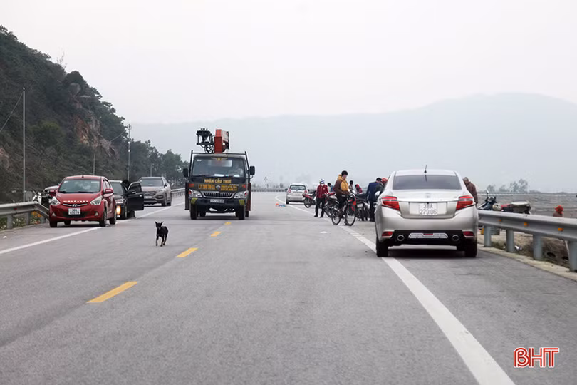 Vi phạm ATGT vẫn tràn lan trên tuyến đường ven biển Hà Tĩnh