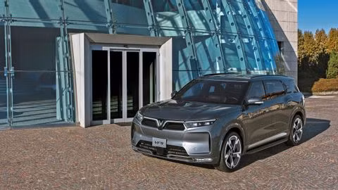 Doanh nghiệp Mỹ đặt mua 100 xe điện VinFast