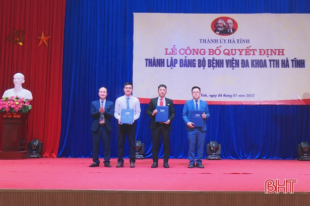 Công bố quyết định thành lập Đảng bộ Bệnh viện Đa khoa TTH Hà Tĩnh