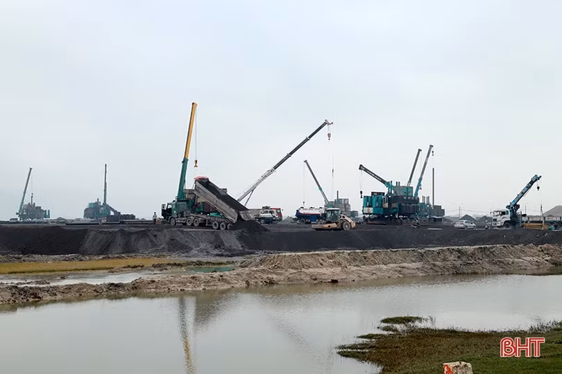 Đẩy nhanh tiến độ các công trình, dự án trọng điểm tại KKT Vũng Áng