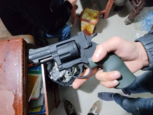 Giây phút nghẹt thở khóa tay đối tượng cướp tiền ngân hàng ở Hải Phòng