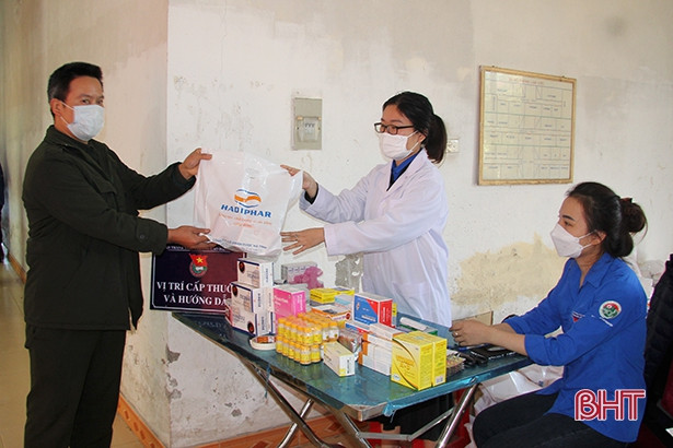 Đoàn Khối CCQ&DN Hà Tĩnh trao tặng nhiều suất quà cho thanh niên công nhân