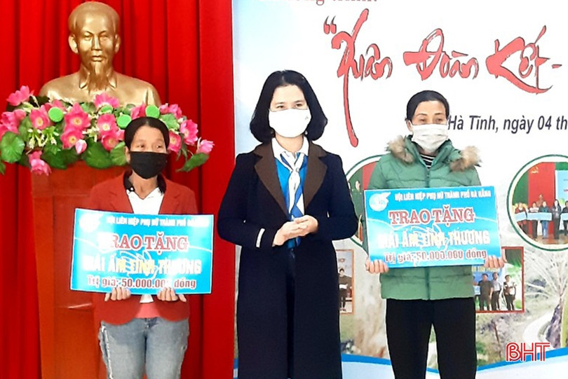 Xây nhà, trao quà cho phụ nữ khó khăn vùng biên Hà Tĩnh