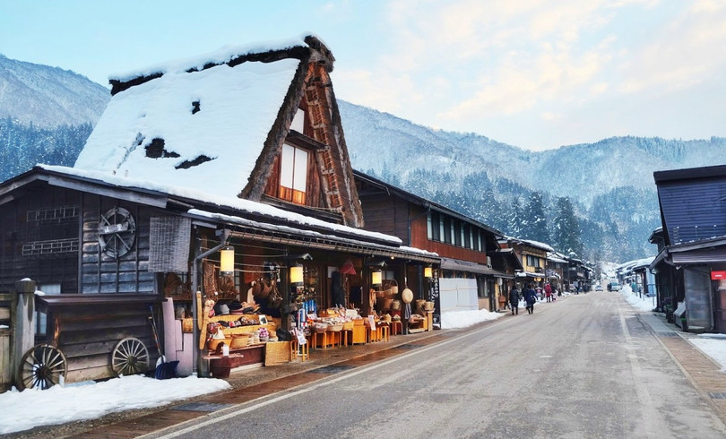 Ngôi làng cổ lộng lẫy trong tuyết trắng