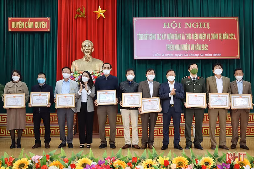 Cẩm Xuyên cần phát huy vai trò nêu gương của người đứng đầu trong thực hiện nhiệm vụ