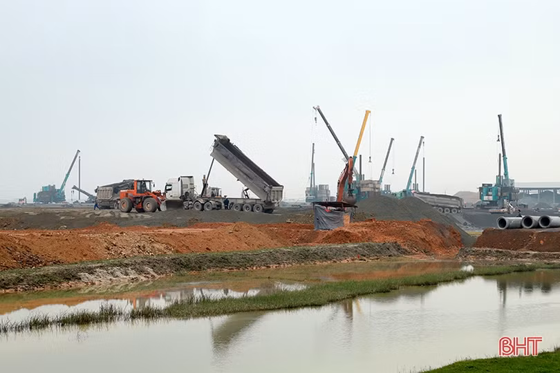 Đẩy nhanh tiến độ các công trình, dự án trọng điểm tại KKT Vũng Áng