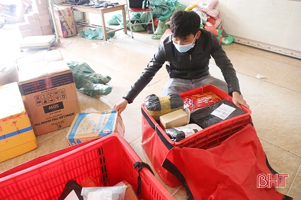 Hà Tĩnh sôi động dịch vụ chuyển phát hàng hóa dịp cuối năm