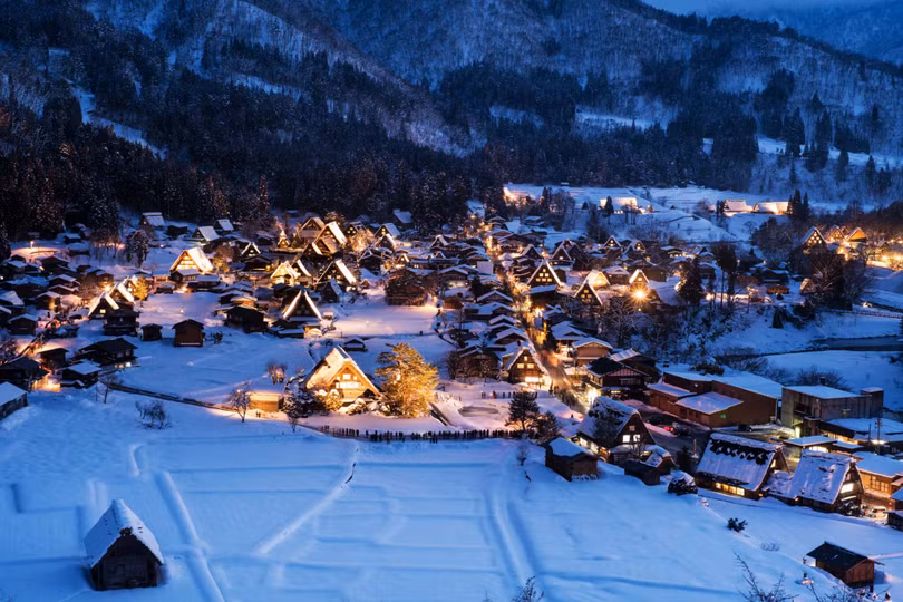 Ngôi làng cổ lộng lẫy trong tuyết trắng