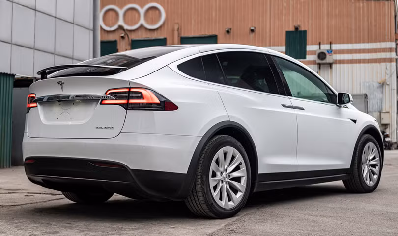 Tesla Model X Performance - SUV chạy điện giá gần 8 tỷ đồng