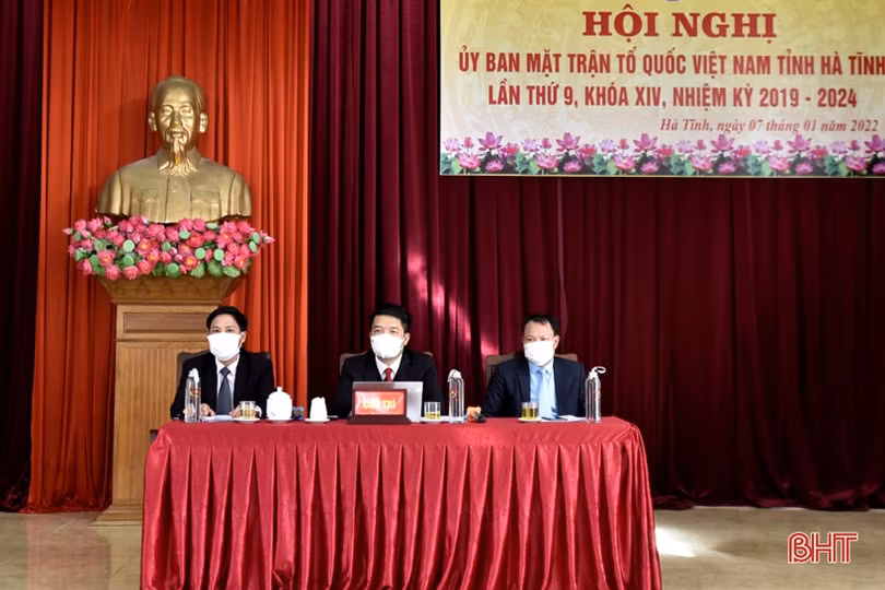 Ủy ban MTTQ Việt Nam tỉnh Hà Tĩnh được Trung ương tặng cờ đơn vị xuất sắc