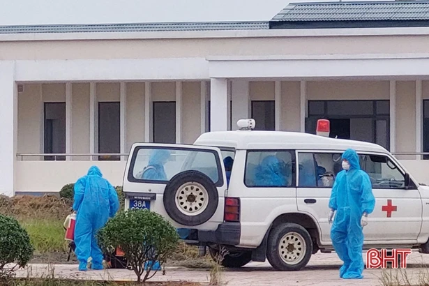 Hà Tĩnh test nhanh sàng lọc dịch COVID-19 cho 2.636 người