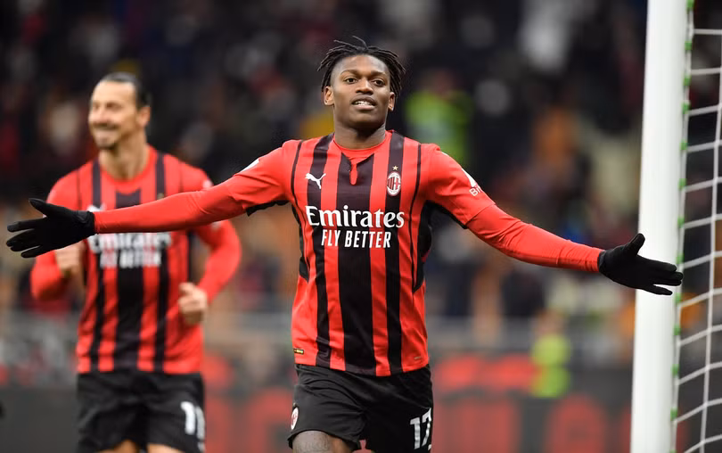 Roma nhận 2 thẻ đỏ trong trận thua Milan 