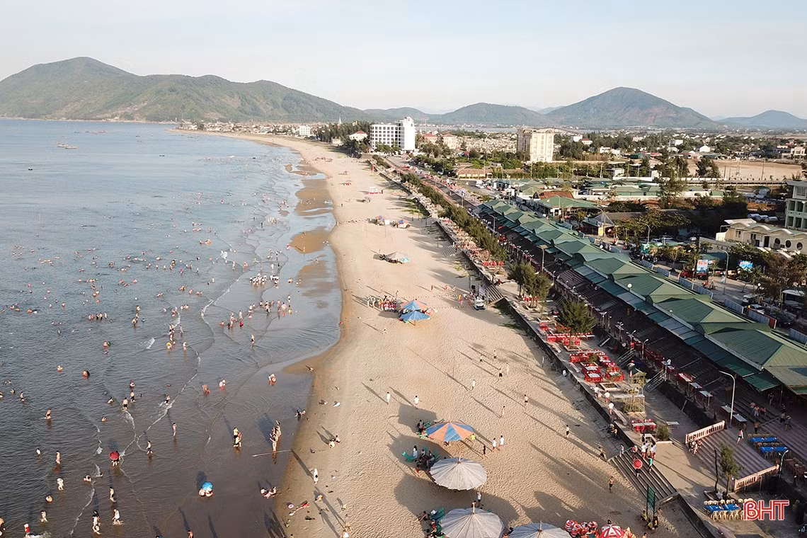 Đại hội Đại biểu Đảng bộ huyện Cẩm Xuyên bầu 37 đồng chí vào Ban Chấp hành nhiệm kỳ 2020 - 2025