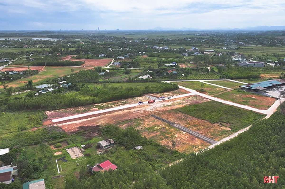 Hàng loạt diện tích đất nông nghiệp, đất rừng sản xuất được “phù phép” thành những "khu dân cư tự phát". bqbht_br_anh-phu-phep-466.jpg