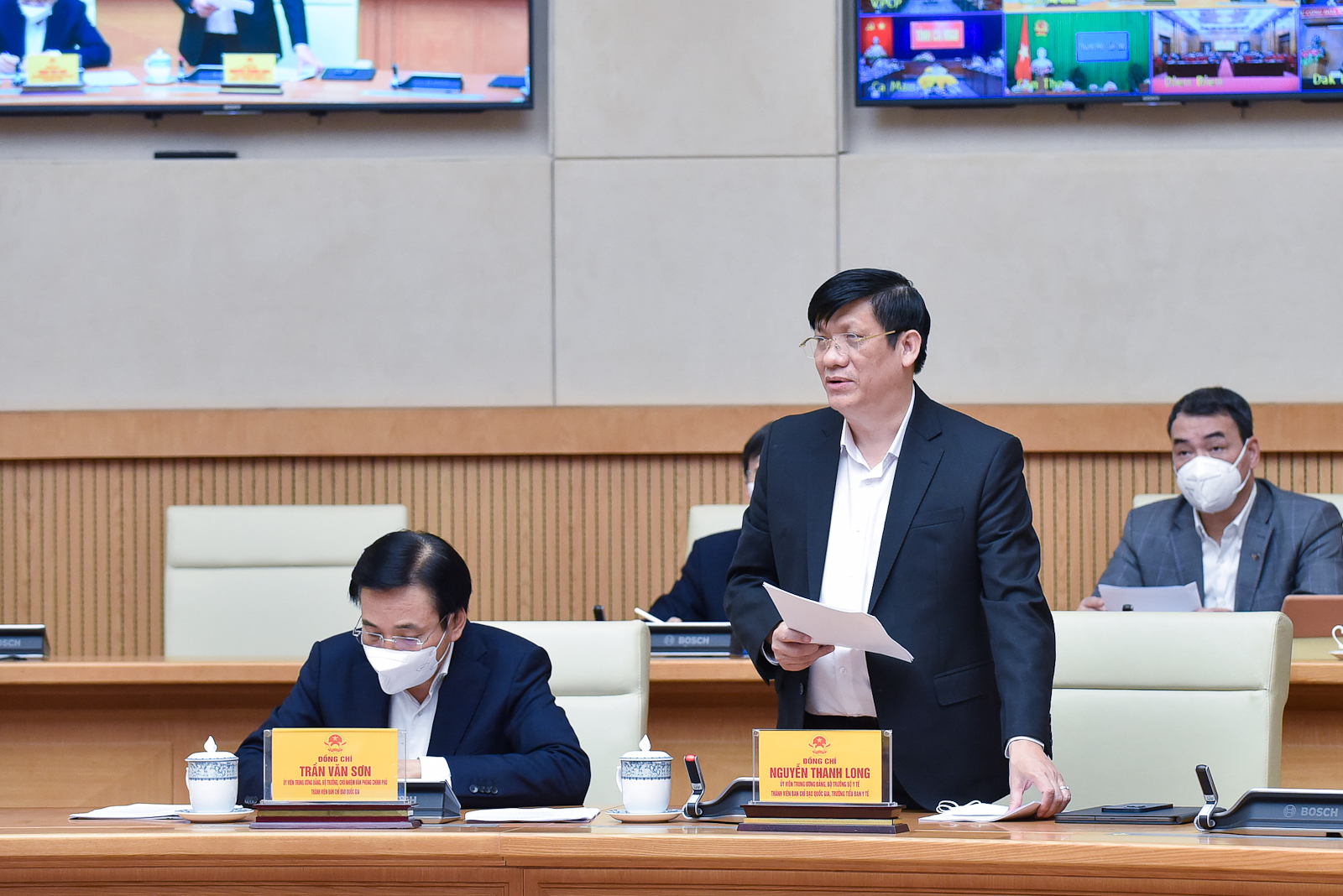 Bộ trưởng Bộ Y tế Nguyễn Thanh Long. Ảnh: Nhật Bắc Thủ tướng: Đủ vắc xin tiêm mũi 2 chậm nhất vào 31/12 và triển khai tiêm mũi 3
