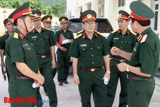Thiếu tướng Nguyễn Tân Cương - Tư lệnh QK4 kiểm tra công tác quân sự tại Hà Tĩnh