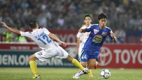 Công Phượng (phải) và đồng đội sẽ thực sự gặp khó trên sân Gò Đậu