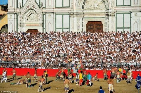 Tận mục giải tranh bóng bạo lực nhất hành tinh ảnh 10