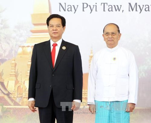 Tổng thống Myanmar Thein Sein đón Thủ tướng Nguyễn Tấn Dũng đến dự hội nghị. Ảnh: Đức Tám – TTXVN Tổng thống Myanmar Thein Sein đón Thủ tướng Nguyễn Tấn Dũng đến dự hội nghị. Ảnh: Đức Tám – TTXVN