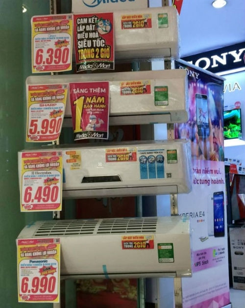 Sau giảm giá, các điều hòa dòng phổ thông có mức giá bán rất hợp lý. Ảnh: Thùy Linh