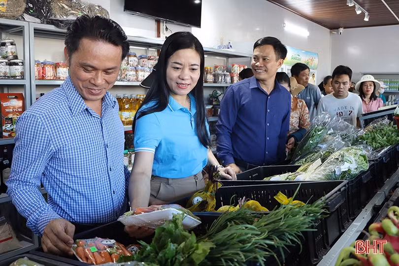 Khai trương cửa hàng nông sản an toàn ở Cẩm Xuyên