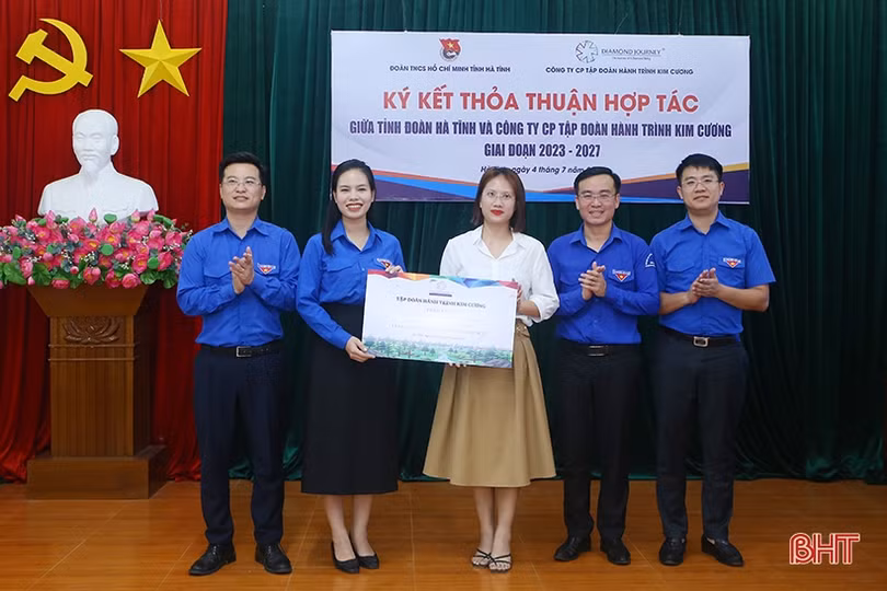 Đẩy mạnh các phong trào hành động cách mạng của tuổi trẻ Hà Tĩnh
