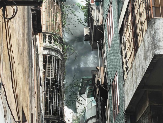 Cháy lớn tại căn nhà 4 tầng ở Hà Nội, 3 người tử vong