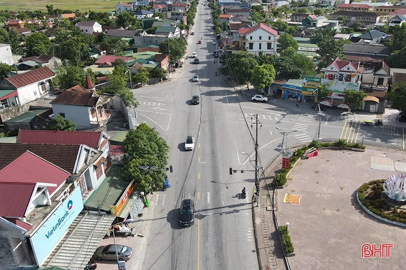 Giao thông bất ổn khi đèn tín hiệu “có như không” ở Lộc Hà