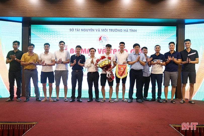 Sở TN&MT vô địch giải bóng chuyền nam mừng 20 năm thành lập 