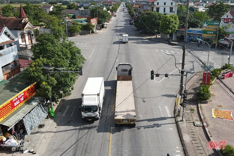 Giao thông bất ổn khi đèn tín hiệu “có như không” ở Lộc Hà