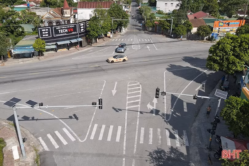 Giao thông bất ổn khi đèn tín hiệu “có như không” ở Lộc Hà