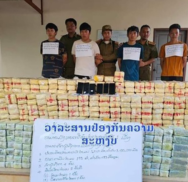 Lào bắt xe khách chở hơn 7 triệu viên ma túy, gần 200 gói ketamin