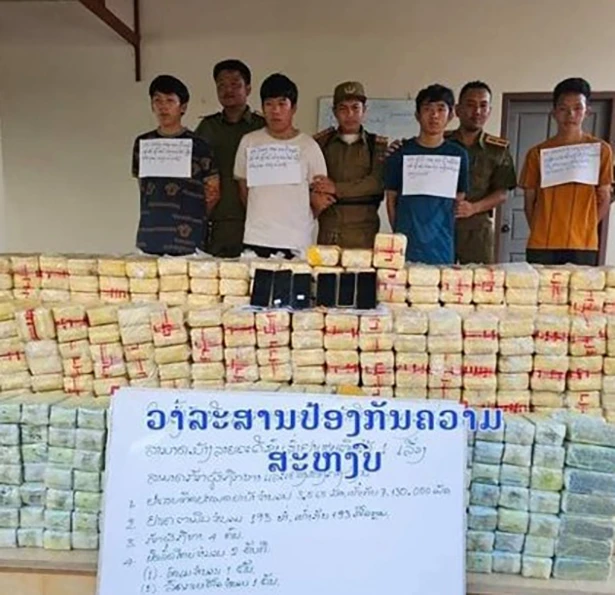 Lào bắt xe khách chở hơn 7 triệu viên ma túy, gần 200 gói ketamin