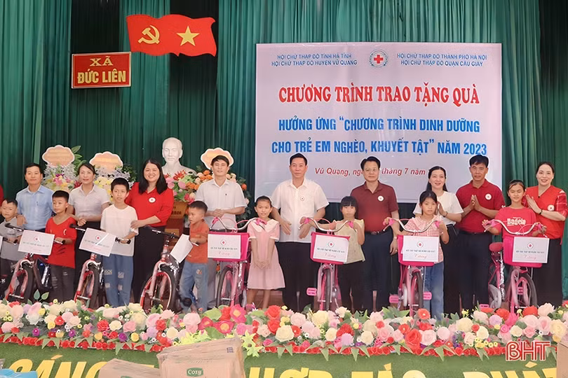 Nhiều suất quà đến với các hoàn cảnh khó khăn